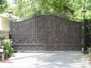 Metal front gate